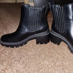 Universal Thread Naya boots